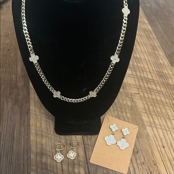 Jewelry - Elegant Gold and Silver clover Necklace and Earring Set